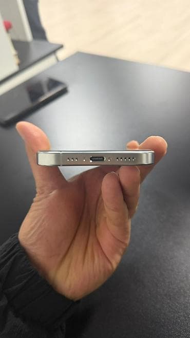 фифа 15: IPhone 15 Pro, Б/у, 128 ГБ, Белый, Чехол, 92 % — 2