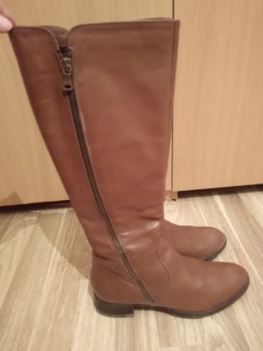 Продаю демисезонные сапоги 38 размер, коричневые, с высоким голенищем
