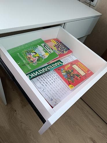 Стулья, табуретки: Продаю стол, делали на заказ отдам за 4500 окончательно, цвет белый — 5