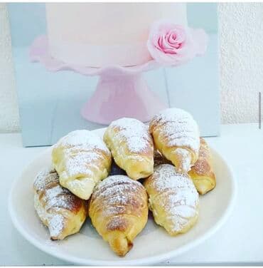 Выпечка на заказ!!!В ассортименте слойка булочки с разными