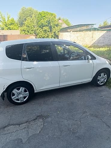 Продажа авто: Honda Fit: 2002 г., 1.3 л, Вариатор, Бензин, Хэтчбэк — 3