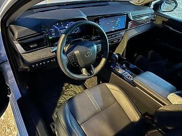 Toyota Camry: 2025 г., 2.5 л, Автомат, Бензин, Седан — 3