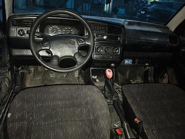 Volkswagen Golf: 1992 г., 1.4 л, Механика, Бензин, Седан — 5