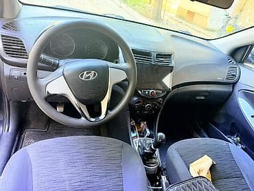 sonata nurais: Hyundai Solaris: 2014 г., 1.4 л, Механика, Бензин, Седан — 4