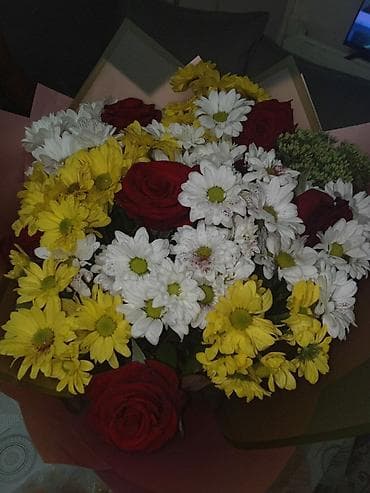 Срочно продаю большой Букет из свежих цветов + КРАСИВАЯ ВАЗА В