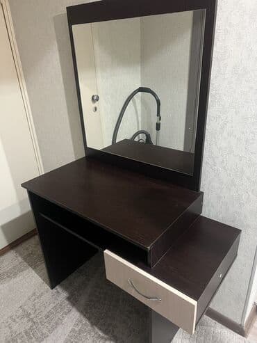 купить умывальник с тумбой и зеркалом: Туалетный столик, Б/у, С зеркалом, цвет - Коричневый, ЛДСП — 4