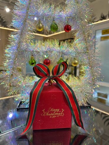 новогодняя форма: Подарочная новогодняя коробка - Праздничная коробка красного цвета с — 3