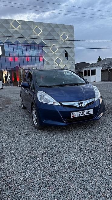 mini cuper: Honda Fit: 2011 г., Автомат, Бензин, Хэтчбэк — 3
