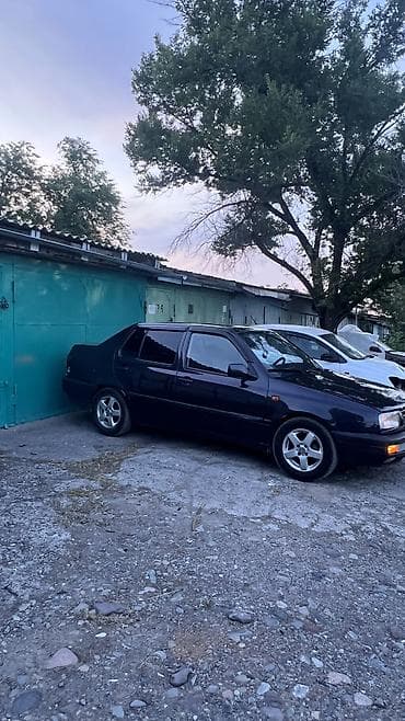 mazda 121: Volkswagen Vento: 1993 г., 1.8 л, Механика, Седан — 7