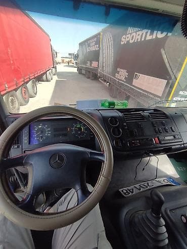 атека: Тягач, Mercedes-Benz, 2002 г., Тентованный — 7