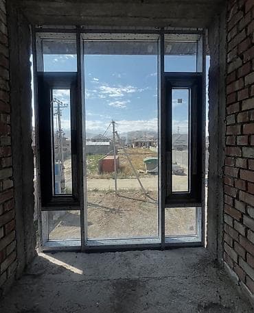 Үйлөр: 🏡 Продаётся просторный кирпичный дом в районе Оскон Ордо! 📍 Район — 5