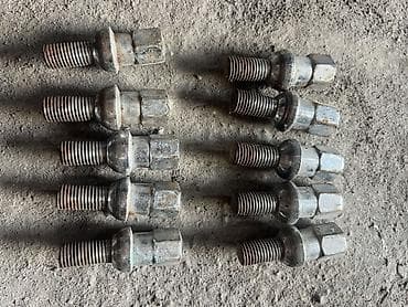 ступицы: Комплект болтов для крепления автомобильных колес Цена за штуку - — 3