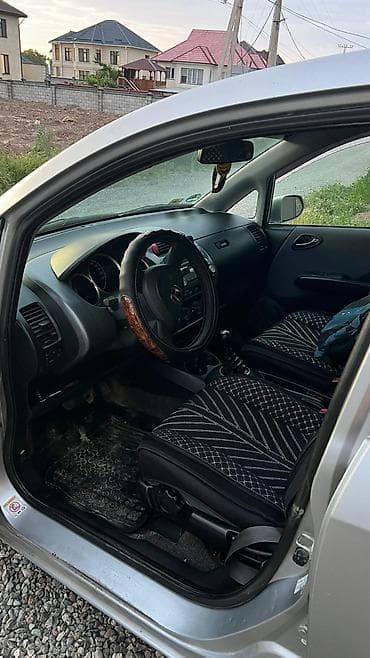 Продажа авто: Honda Jazz: 2004 г., 1.4 л, Механика, Бензин, Хэтчбэк — 6