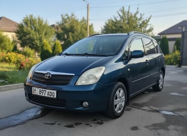 Toyota Corolla Verso: 2004 г., 1.4 л, Механика, Бензиновая, Универсал