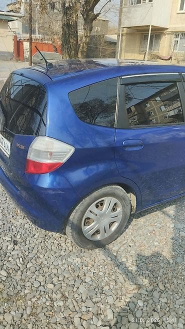 сидения спарк: Honda Fit: 2009 г., 1.4 л, Робот, Бензин, Хэтчбэк — 3