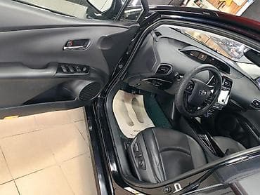 bmw x5 2006: Toyota Prius: 2019 г., 1.8 л, Вариатор, Гибрид, Хэтчбэк — 4