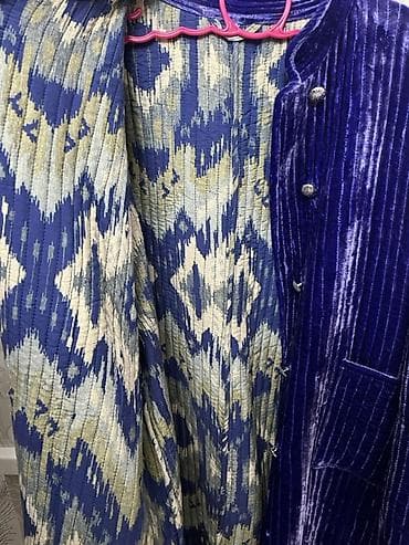 Плащи: ЧАПАН ИЗ ДУБАЙСКОГО ВЕЛЮРА НАСЫЩЕННО ФИОЛЕТОВОГО ЦВЕТА, ВНУТРИ — 4