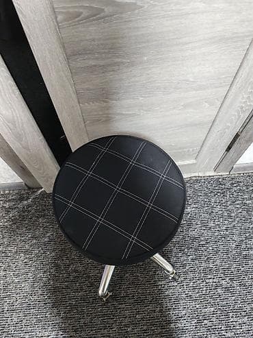 стулья даром: Крутящийся стул на колесиках(не пластиковые, резиновые прочные) в — 2