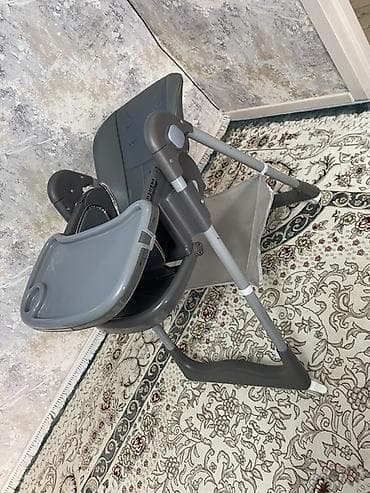 Игрушки: Стульчик для кормления, серый - Эргономичное сиденье с высокой — 3