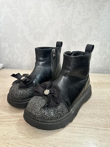 Сырткы кийимдер: Детская обувь, комплект за две пары 1000с 1) Полусапожки черные: - — 1