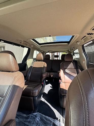 id 4: Toyota Sienna: 2019 г., 3.5 л, Автомат, Бензин, Минивэн — 4