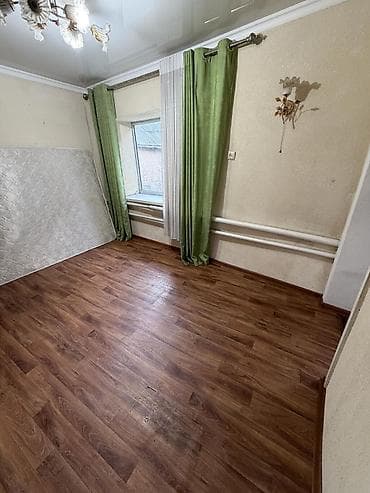 продаю дом район церкви: Готовый бизнес! Доход 140т. сом в месяц плюс потенциал роста. (р-н — 5