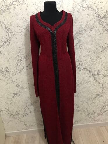 вечерний костюм: Вечернее платье длинное . Ткань тянется . Размер 48-50 . Цена 1500 — 1