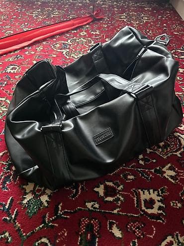 универсальные чехлы: Классическая сумка из чёрной эко‑кожи - Вместительное основное — 2