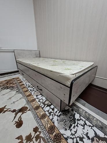 бу спальные: Односпальная кровать, Б/у, С матрасом, длина - 190 см — 1