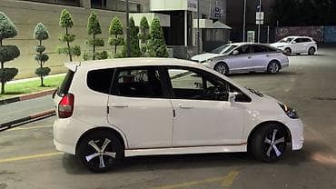 Продажа авто: Honda Fit: 2002 г., 1.3 л, Вариатор, Бензин, Хэтчбэк — 3