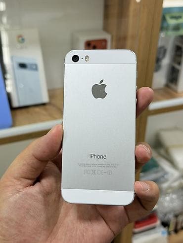 iphone 5s: IPhone 5s, Б/у, 32 ГБ, Серебристый, Защитное стекло, Чехол — 1