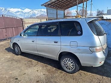 stepwgn rg: Toyota Gaia: 2002 г., 2 л, Автомат, Бензин, Минивэн — 4