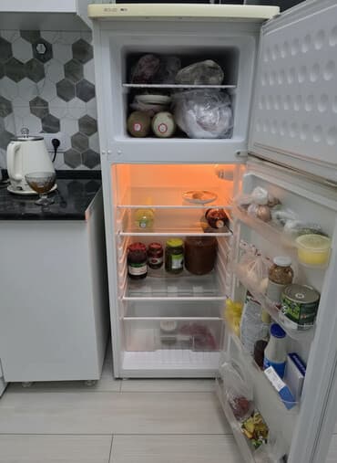 срочно в связи с переездом: Холодильник Avest, Б/у, Двухкамерный, 140 * — 3