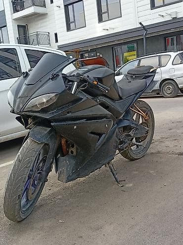 Спортивный мотоцикл в обвесе «спортив» черного цвета. Основные — 1