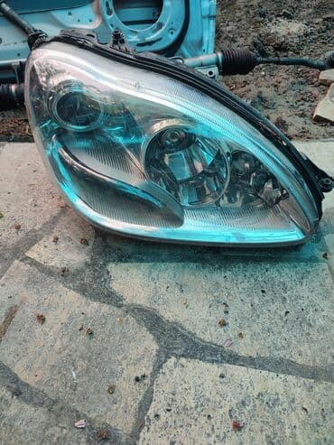 Передняя правая фара Mercedes-Benz