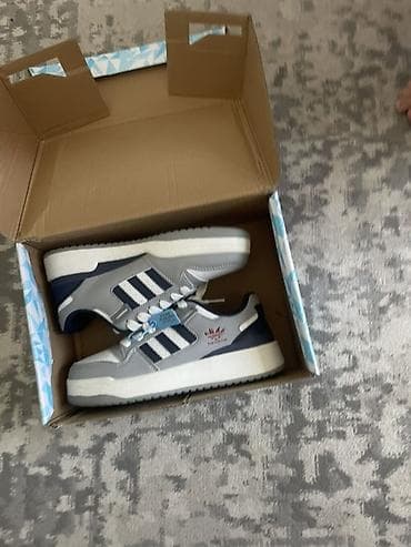 брендовый: Мужские кроссовки, 36, Adidas, Новый, цвет - Серый, Платная доставка — 1