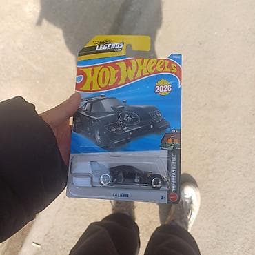 Hot Wheels Legends Tour 2026 — La Liebre - Машинка в масштабе 1:64 из