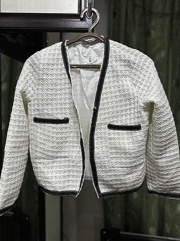 дордой женские куртки: Женское пальто-жакет цвета айвори 350 сом - Размер на бирке: S — 5