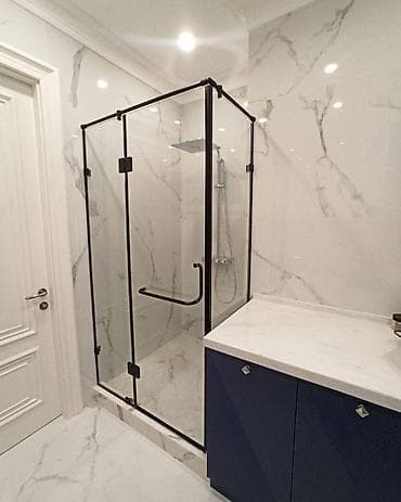 Терезелер жана комплектөөчүлөр: Данный вид распашной душевой перегородки подходит для любителей стиля — 2