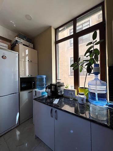Кыймылсыз мүлк: Кеңселерди сатуу 71 м², Ремонту бар, Эмереги менен, Бизнес борбор, 4 кабат — 10