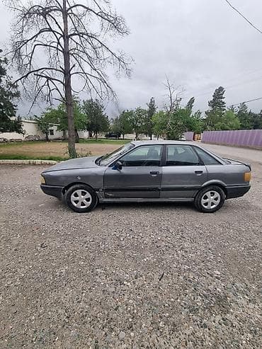 трактир 82: Audi 80: 1993 г., 1.8 л, Ручные, Бензин, Седан — 4