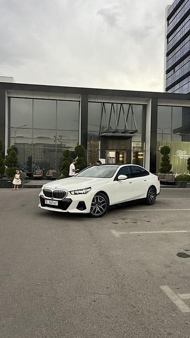 Продажа авто: BMW 5 series: 2023 г., 2 л, Робот, Бензин, Седан — 2