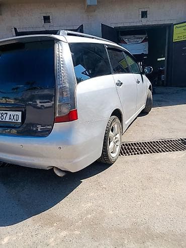 гибридный внедорожник: Mitsubishi Grandis: 2006 г., 2.4 л, Автомат, Бензин, Минивэн — 4
