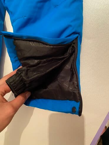 с связи с переездом: Новый зимний комбинезон на 92 см с этикеткой
Внутри флисовый подклад — 6