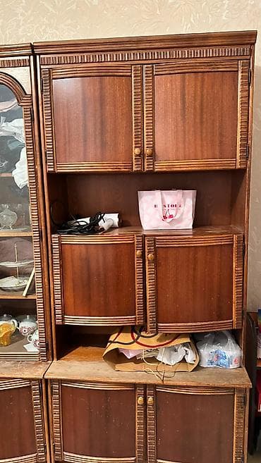 румынский диван: Продаю румынскую стенку, комод, столы стулья и тд — 3