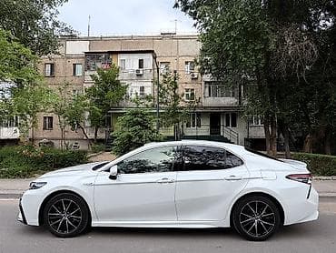 камре: Toyota Camry: 2022 г., 2.5 л, Автомат, Гибрид, Седан — 2