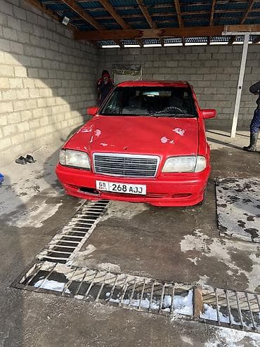 Mercedes-Benz C-Class: 1995 г., 1.8 л, Механика, Газ, Седан