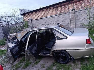 bid e2: Автомобиль седан, левый руль. Цвет кузова — бежево‑золотистый — 4