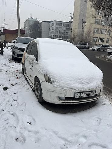 Продажа авто: Honda Fit: 2005 г., 1.3 л, Автомат, Бензин, Седан — 2