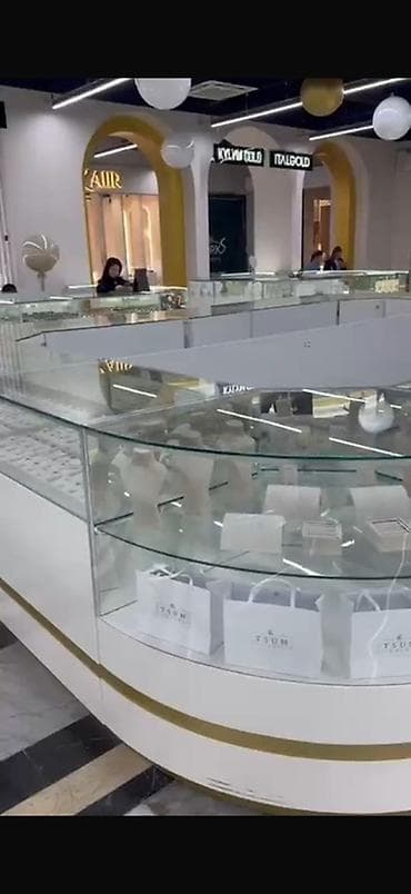 стеклянные ветрины: Срочно ‼️ Сдается помещение в новом ЦУМе Островная витрина для — 2